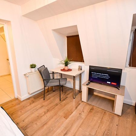The Lincoln Suites - Central Shabbat Friendly Apartments Bucharest Exterior photo