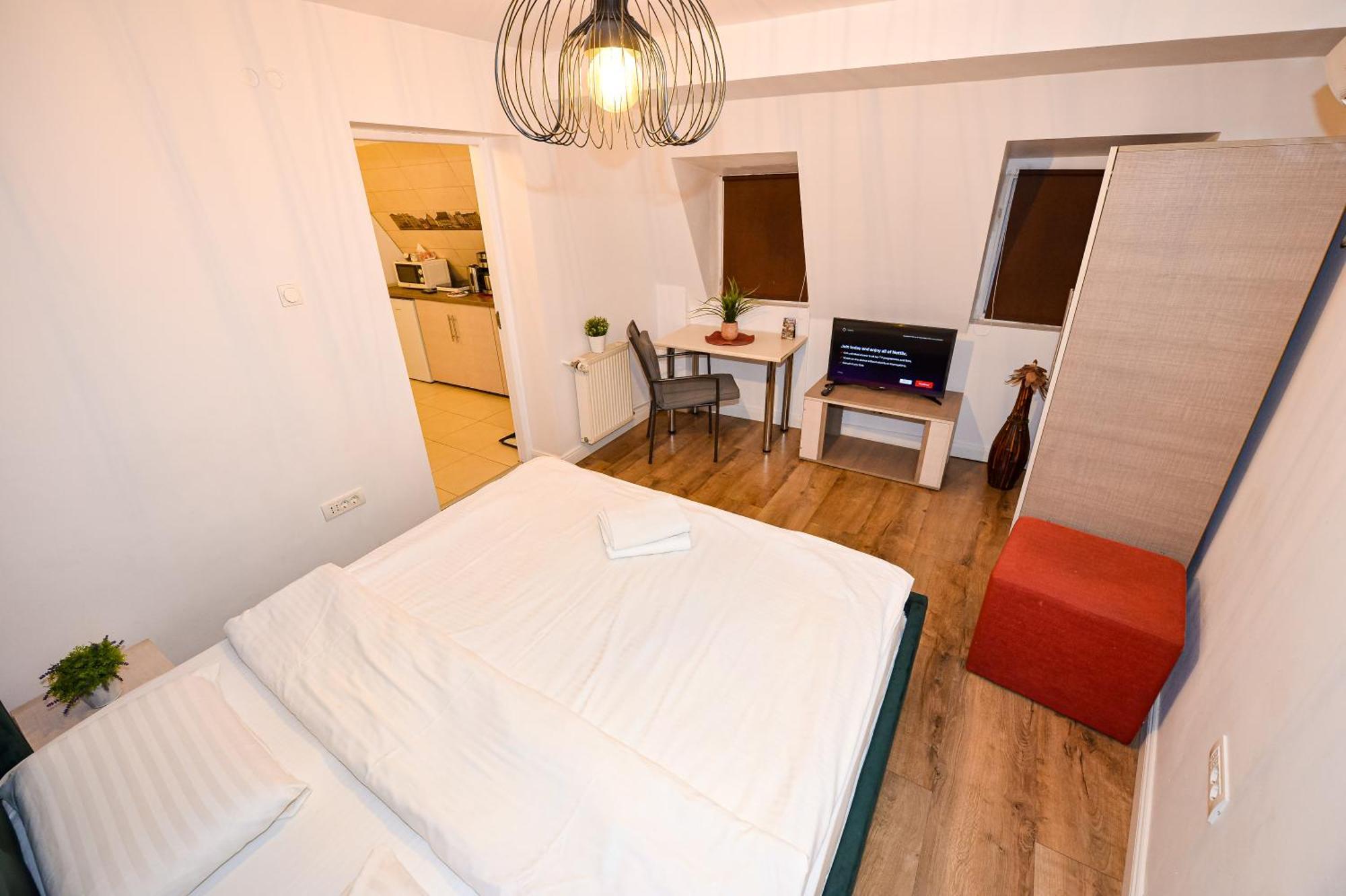 The Lincoln Suites - Central Shabbat Friendly Apartments Bucharest Exterior photo