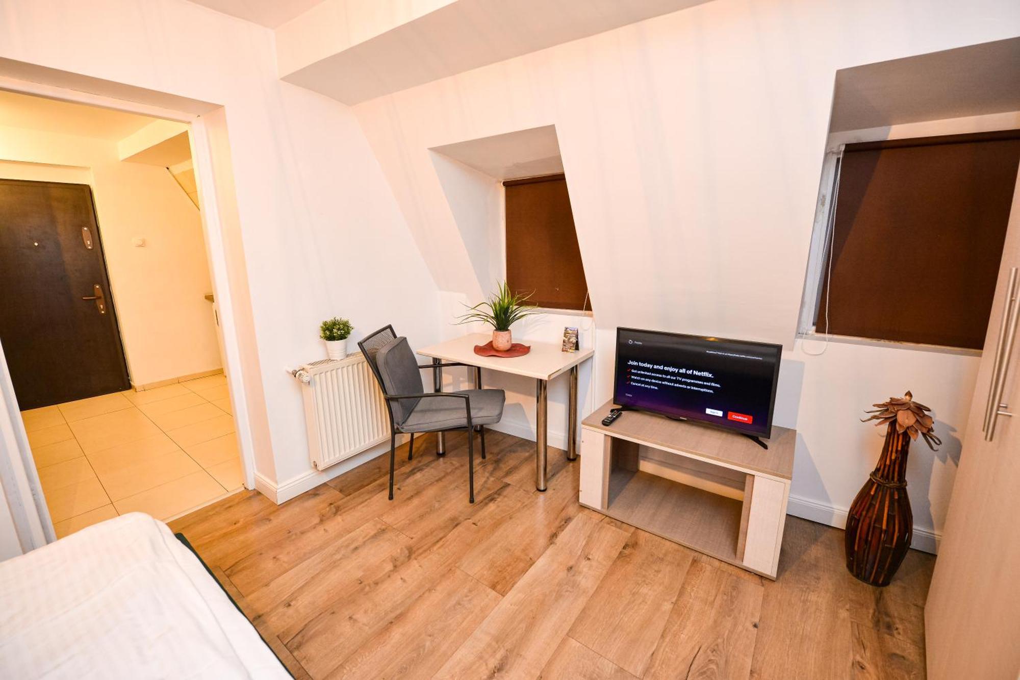 The Lincoln Suites - Central Shabbat Friendly Apartments Bucharest Exterior photo
