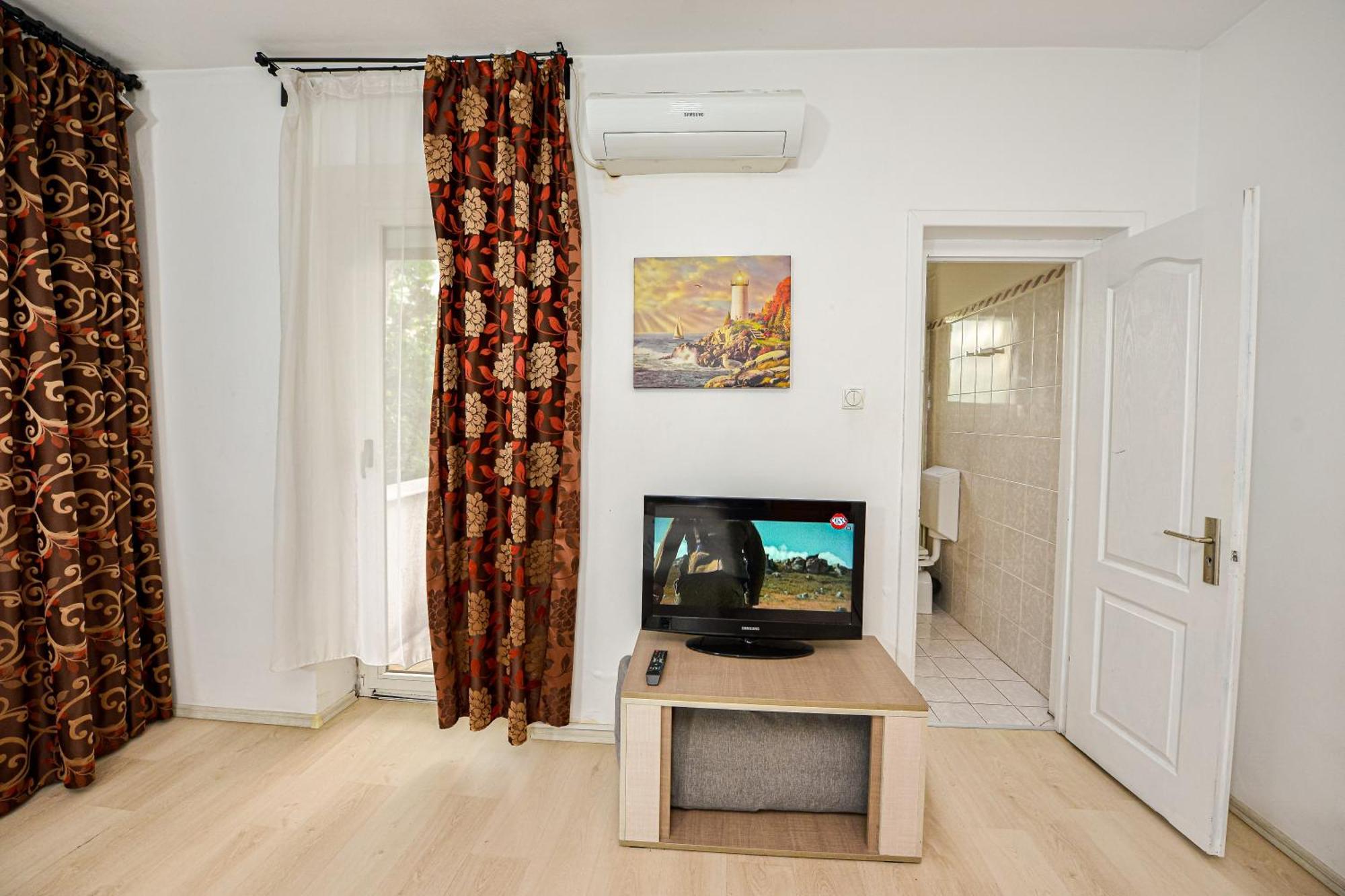 The Lincoln Suites - Central Shabbat Friendly Apartments Bucharest Exterior photo