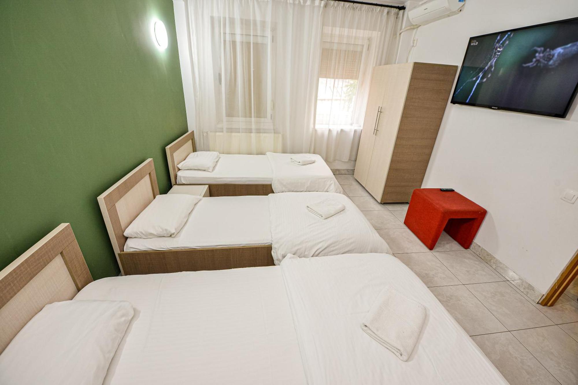 The Lincoln Suites - Central Shabbat Friendly Apartments Bucharest Exterior photo
