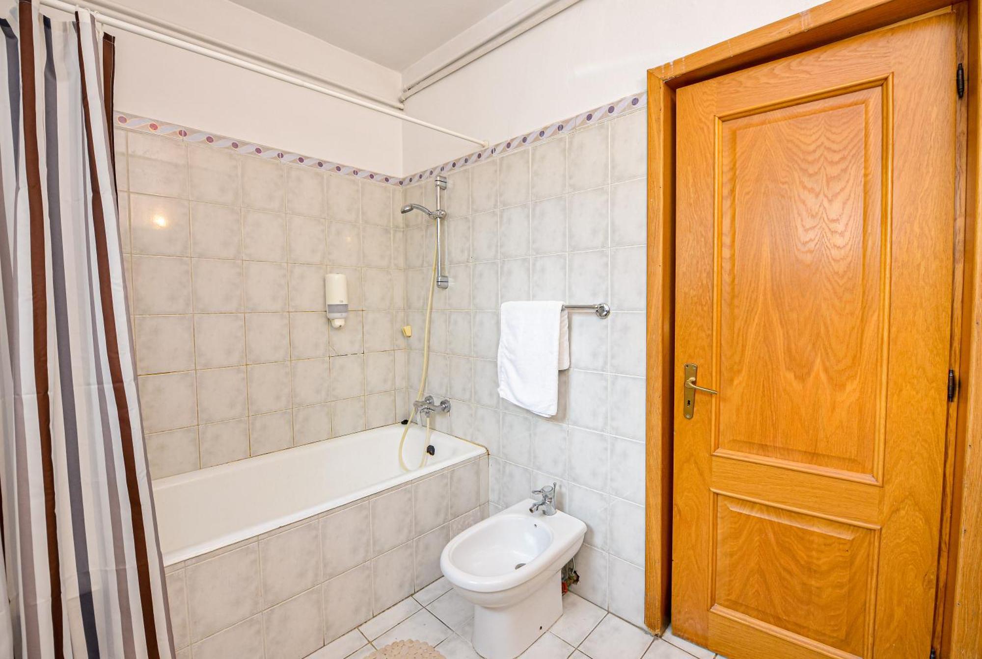 The Lincoln Suites - Central Shabbat Friendly Apartments Bucharest Exterior photo